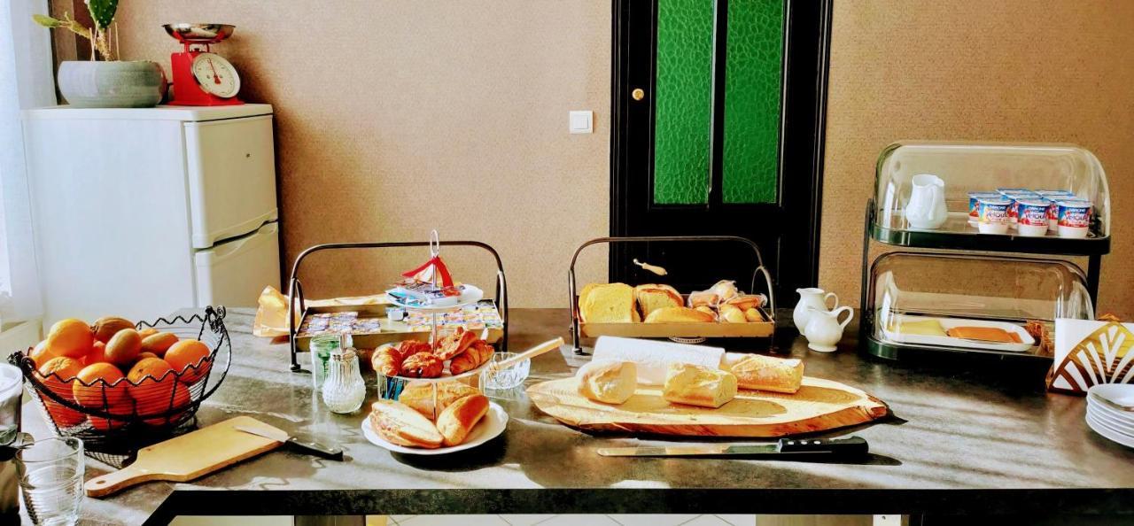 Dunkirk A La Villa Perroy Les Chambres Sont Spacieuses Et Les Petit-Dejeuners Offerts المظهر الخارجي الصورة